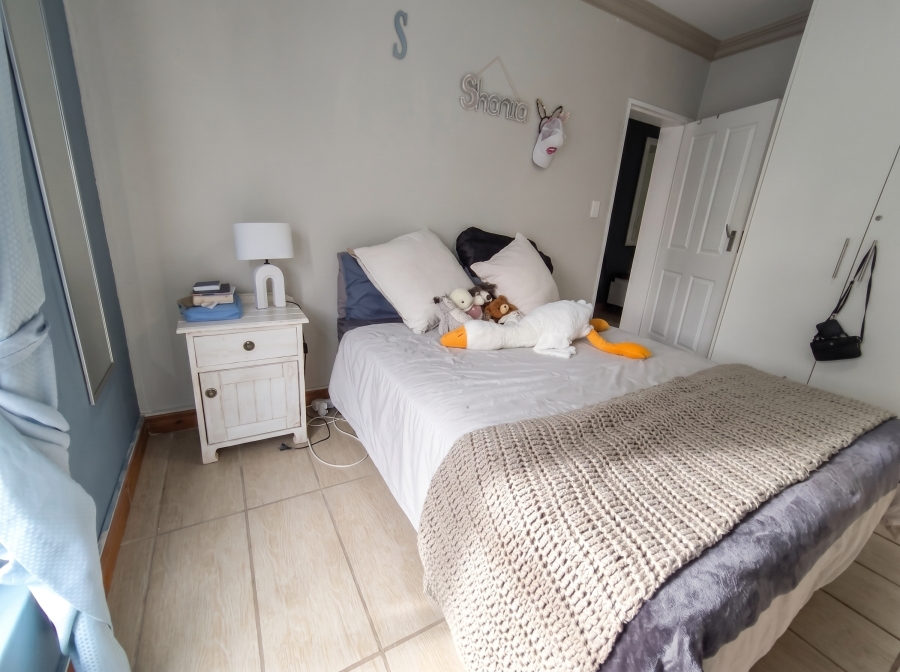 6 Bedroom Property for Sale in Struisbaai Western Cape